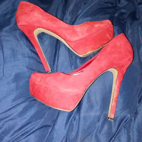 Heels - Picture 2 of 3